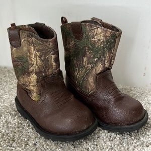 Real tree Boy leather boot Size 5